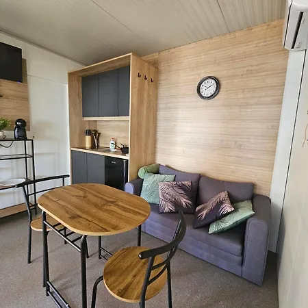 Mobile Katja スヴェティ・ペタル